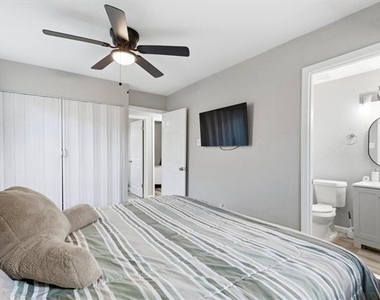 6331 Fenway Street - Photo Thumbnail 15