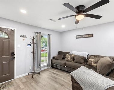 6331 Fenway Street - Photo Thumbnail 17