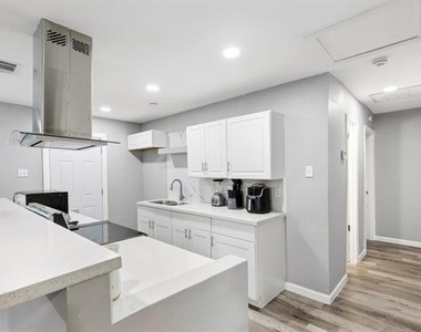 6331 Fenway Street - Photo Thumbnail 18