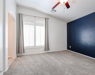 2725 E Mine Creek Road - Photo Thumbnail 10