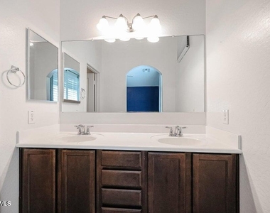 2725 E Mine Creek Road - Photo Thumbnail 13