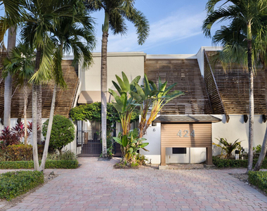 424 Hendricks Isle - Photo Thumbnail 16