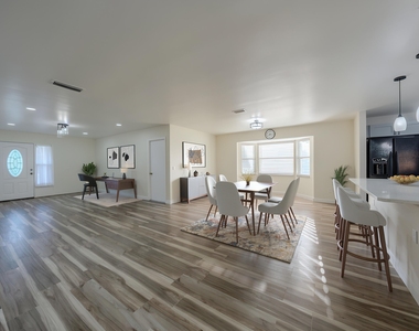 651 Se Degan Drive - Photo Thumbnail 8