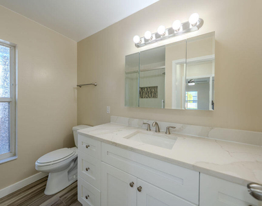 651 Se Degan Drive - Photo Thumbnail 18
