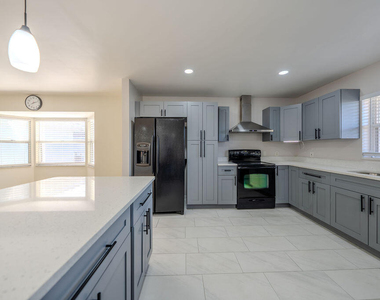651 Se Degan Drive - Photo Thumbnail 10