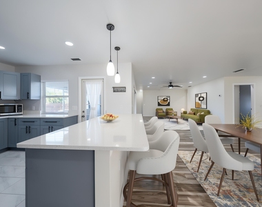 651 Se Degan Drive - Photo Thumbnail 7