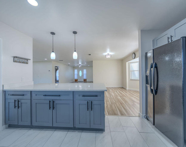 651 Se Degan Drive - Photo Thumbnail 13