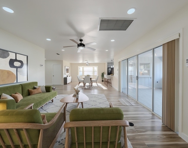 651 Se Degan Drive - Photo Thumbnail 14