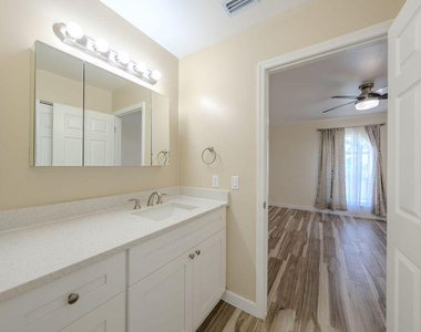 651 Se Degan Drive - Photo Thumbnail 24