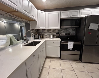 1007 Green Pine Boulevard - Photo Thumbnail 6