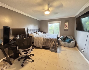 1007 Green Pine Boulevard - Photo Thumbnail 17