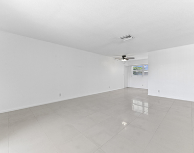 2755 Ne 28th Avenue - Photo Thumbnail 4