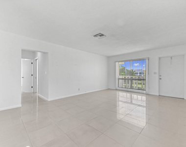 2755 Ne 28th Avenue - Photo Thumbnail 2