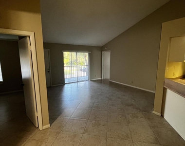 4215 S 57th Avenue - Photo Thumbnail 2