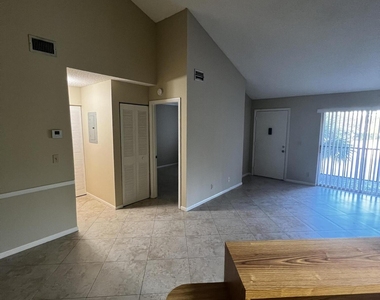 4215 S 57th Avenue - Photo Thumbnail 13