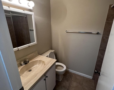 4215 S 57th Avenue - Photo Thumbnail 9