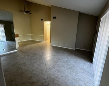 4215 S 57th Avenue - Photo Thumbnail 1