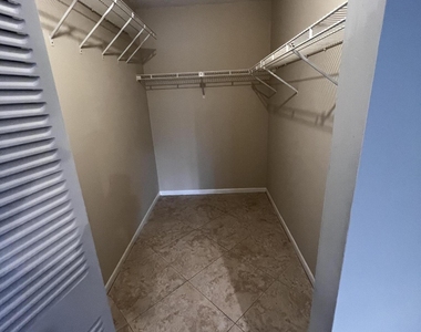 4215 S 57th Avenue - Photo Thumbnail 5
