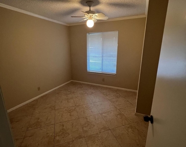 4215 S 57th Avenue - Photo Thumbnail 11