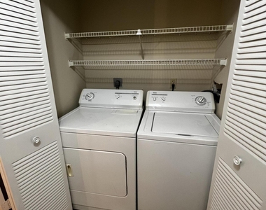 4215 S 57th Avenue - Photo Thumbnail 10