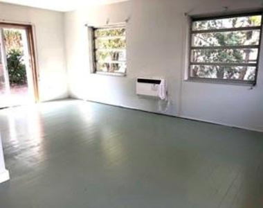 3200 Ne 5th Court - Photo Thumbnail 3