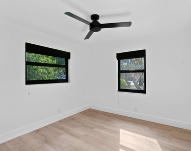 241 Ne 10th Street - Photo Thumbnail 6