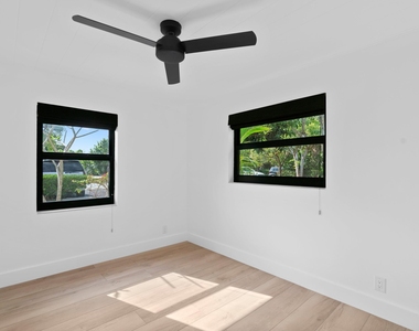 241 Ne 10th Street - Photo Thumbnail 5