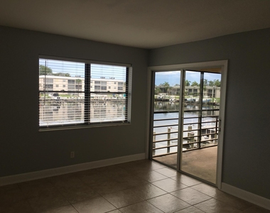 309 Lake Circle - Photo Thumbnail 13