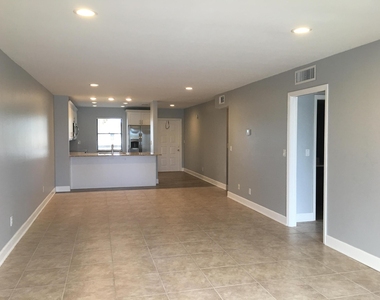 309 Lake Circle - Photo Thumbnail 19