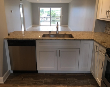 309 Lake Circle - Photo Thumbnail 7
