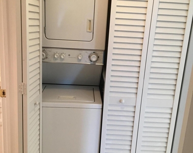 309 Lake Circle - Photo Thumbnail 10