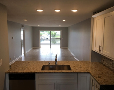 309 Lake Circle - Photo Thumbnail 3