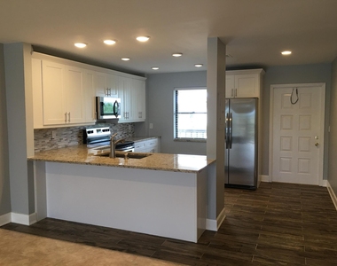 309 Lake Circle - Photo Thumbnail 6