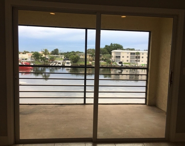 309 Lake Circle - Photo Thumbnail 1