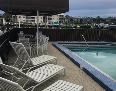 309 Lake Circle - Photo Thumbnail 22