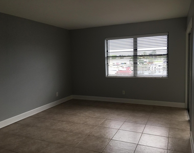 309 Lake Circle - Photo Thumbnail 12