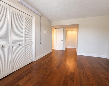 4030 W Palm Aire Drive - Photo Thumbnail 12