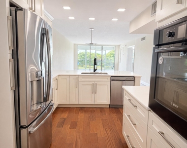 4030 W Palm Aire Drive - Photo Thumbnail 9