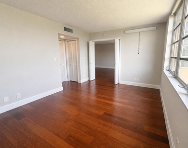4030 W Palm Aire Drive - Photo Thumbnail 3