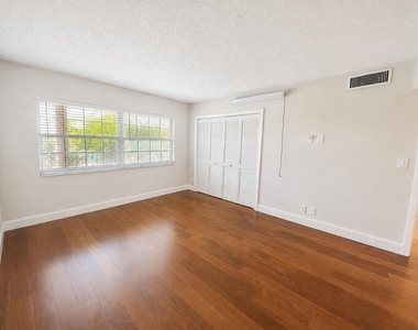 4030 W Palm Aire Drive - Photo Thumbnail 11