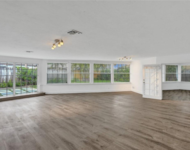 5981 Ne 22nd Way - Photo Thumbnail 4