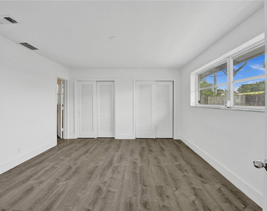 5981 Ne 22nd Way - Photo Thumbnail 11