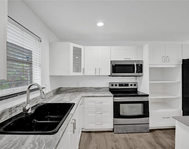 5981 Ne 22nd Way - Photo Thumbnail 7