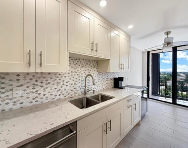 4200 N Ocean Drive - Photo Thumbnail 8