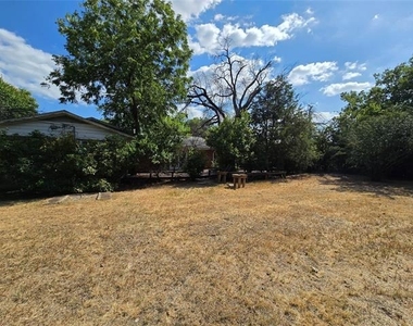 6517 Happy Lane - Photo Thumbnail 28