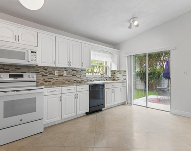 13945 Langley Place - Photo Thumbnail 20