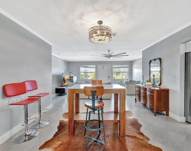 1894 Se Lafayette Street - Photo Thumbnail 7
