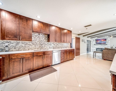 574 Juniper Place - Photo Thumbnail 23