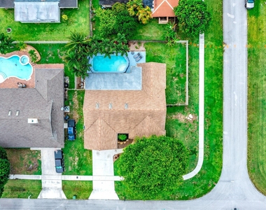 574 Juniper Place - Photo Thumbnail 2