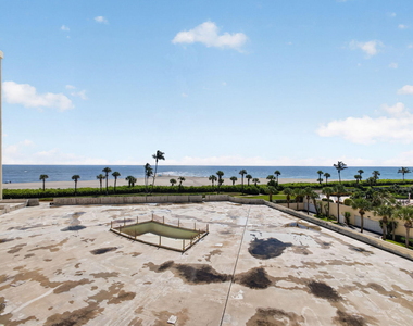 400 Ocean Trail Way - Photo Thumbnail 8